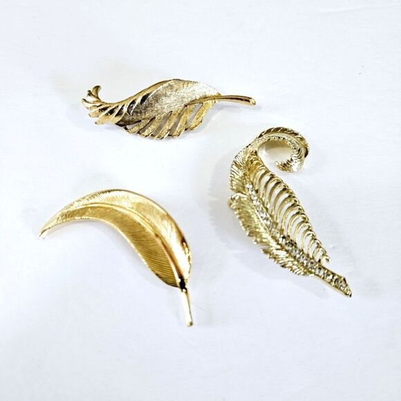 Vintage Jewelry - Vintage Set of 3 Gold Tone Rhinestone Signed Gerry's Leaf Themed Brooches Pins
